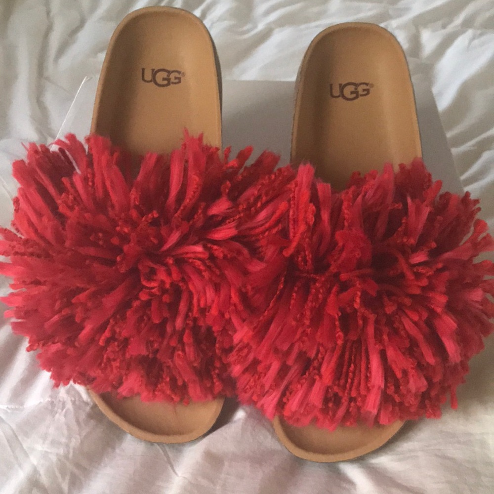 Ugg Women’s Cindi Yarn Pom Pom Slide Sandals